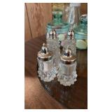 Salt/ pepper shakers