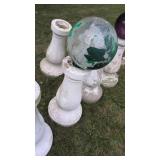 Birdbath pedestal w globe