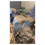 Bench vice