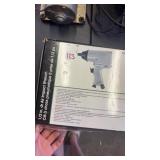 Pneumatic impact wrench