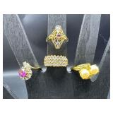 4 Gold-Plated Rings with Stones