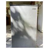 Magic Chef Model HMDR450SE Mini Refrigerator