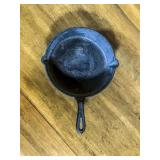 Cast Iron Skillet with Pour Spouts, Size 7