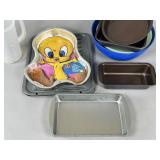 Bakeware with 2003 Tweety Cake Pan