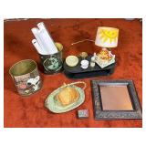 Decorative Lot with Prints and Lamp