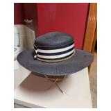 Nice selection of ladies straw hats (please see all pics)