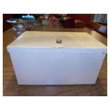 Insulated and Unmarked Lock Box…..no key and lock is loose