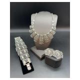 Beautiful vintage Sarah Coventry “Lady of Spain 3-piece set…..earrings are clip-on