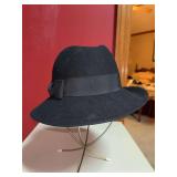 Ladies Betmar 100% wool hat with bow hat band