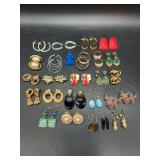 Nice grouping of vintage earrings…..post-back, clip-on, screw-back