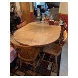 Great looking maple(?) kitchen table and 5 chairs by Flander…..table measures 62-1/2 x 44 x 29 tall…..chairs are 17-1/2 x 15 x 32-1/2 tall…..shows wear from normal use