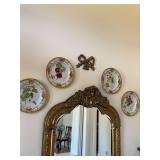 Set of decorative plates