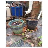 2 ceramic pots 9.5"
