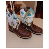 Ariat size 8 boots, like new.
