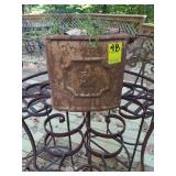 Ceramic pot with moss 9 x 9.