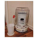 Dyna-Glo 1-K Kerosene Heater, a little dusty but otherwise looks relatively new, also has hand pump.