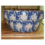 Beautiful large vintage blue & cream spongewear stoneware pottery 5x11" mixing bowl w/flowers & interesting pattern & star on bottom in excellent vintage condition...