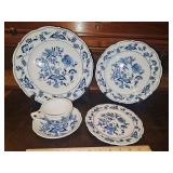 Beautiful Vintage Blue Danube Blue Onion 5-Piece Place Setting w/Rectangle Backstamp (1970s–1990s) in excellent vintage condition...