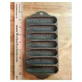 RARE FIND Vintage Griswold 262 Tea Size Corn Stick Cast Iron Gem Pan Erie PA USA Miniature in excellent vintage condition...