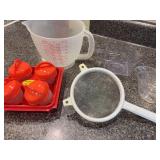 Measuring Cups and Egglettes