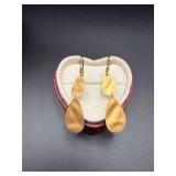 Pretty 18KT Gold Dangle Earrings ￼with CV