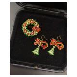 Beautiful CHRISTMAS Wreath Brooch and Earrings