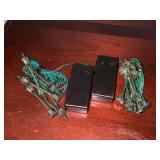 (2) sets Thomas Kinkade Lamplight Hawthorne Village Collection “Streetlights” lighted cottage…..7 x 5-1/2” tall…..need batteries