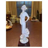 Giuseppe Armani “Daisy Girl” Statue…..Capodimonte Florence Italy Art…..0352F…..9” tall