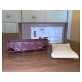 (5) HO Gauge Athearn Trains in Miniature Scale Kits…..(see pics for types of trains)