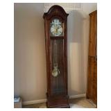 Gorgeous Ridgeway Tempus Fugit Grandfather Clock…..does have key and weights are wrapped in the bottom