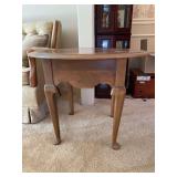 Ethan Allen Queen Anne Style Heirloom Solid Nutmeg Maple round accent table….28”D x 22” tall