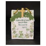 “Live a life of Love” musical gift bag from Music Box & Gift Co. in San Francisco…..3 x 3-3/4….in working condition…..plays Amazing Grace