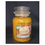 NEW 22 oz. Yankee Candle jar in Vanilla Cupcake scent