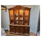 Gorgeous Vintage Thomasville 2-Piece Lighted China Hutch in excellent vintage condition CONTENTS NOT INCLUDED...