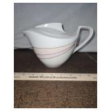 Vintage New/Like New Teapot w/Lid 9x5.5" Hutschenreuther Germany China in the En Vogue Pattern...Maxim