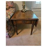 Vintage Ethan Allen solid wood drop-side end table 21.75x27x22" sides down 36x27x22" sides up w/drawer LAMP NOT INCLUDED...