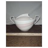 Vintage New/Like New Medium Tureen w/Lid 11x6" Hutschenreuther Germany China in the En Vogue Pattern...Maxim