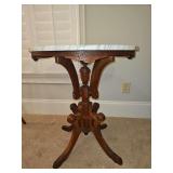 Gorgeous Victorian Walnut Oval Marble Top Table 25.5x20x28" in excellent vintage condition...