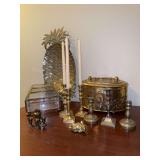 Grouping of brass home decor…..sizes range from medium down to miniatures