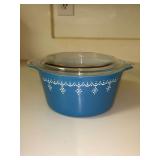 Vintage Pyrex Snowflake Blue Garland 1 quart Casserole Dish with glass lid…..colors are vibrant and no chips