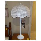 Very nice vintage table lamp work th white wicker shade…..34” tall