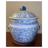 Vintage Chinese Blue And White Twisted Lotus Rice Ginger Jar With Lid Foo Dog on wood stand
