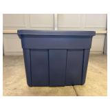 Rubbermaid Roughneck 18 gallon storage tote
