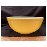 Vintage Pyrex Primary Colors Green 4 qt. mixing bowl in used condition