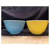 Vintage Pyrex Primary Colors Yellow and Blue 1-1/2 qt mixing bowls…..both are in used condition