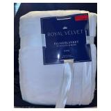 NEW Royal Velvet King Size (108 x 90) Plush Blanket with Satin Border