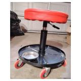 Shop stool, adjustable, padded seat, 5 rolling casters. With a magnetic screw bowl. Like new.