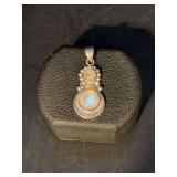 Pretty sterling pendant with white moonstone setting…..7 grams
