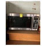 Magic Chef microwave in shop, does work just needs a good cleaning