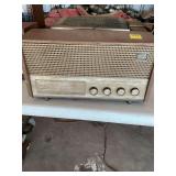 Vintage Ross radio, working condition, been stored in garage, needs good cleaning
